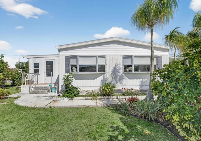 Photo 4 of Manufactured home for sale at 1349 Seagull Dr, Englewood, FL 34224 | MLS# N6143569 | Listing updated on 2026-09-01