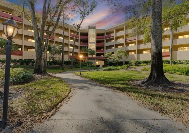 2nd image of 3076 Eastland Blvd #210, Clearwater, FL 33761 | MLS# TB8489641