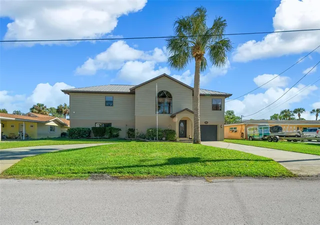 1st image of 2050 Nw 18th St, Crystal River, FL 34428 | MLS# OM721353