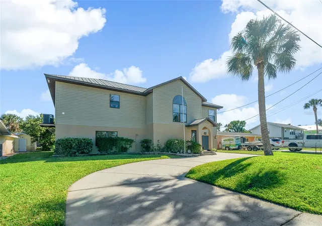 3rd image of 2050 Nw 18Th St, Crystal River, FL 34428 | MLS# OM721353