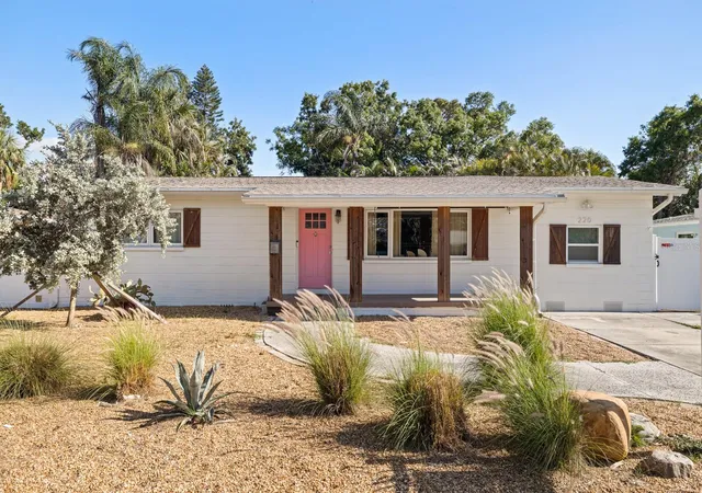 Photo 1 of Single family home for sale at 220 45th Avenue S, St Petersburg, FL 33705 | MLS# TB8489649 | Listing updated on 2026-08-22
