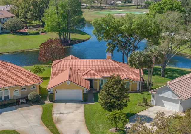 Photo 3 of Single family home for sale at 14050 Fairway Willow Ln, Winter Garden, FL 34787 | MLS# O6392994 | Listing updated on 2026-09-02