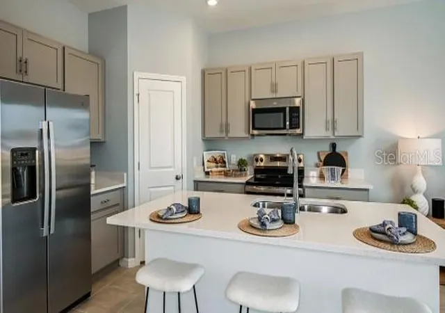 Photo 3 of Sale Pending at 527 Moonstone Ct, Groveland, FL 34736 | MLS# O6393003 | Listing updated on 2026-09-17