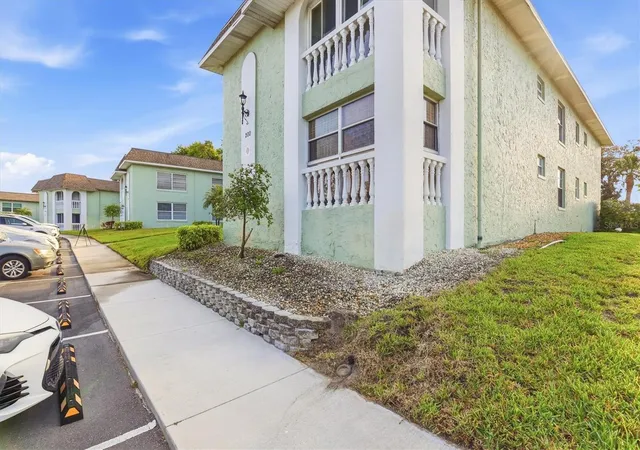 4th image of 1250 S Pinellas Ave #214, Tarpon Springs, FL 34689 | MLS# TB8489698