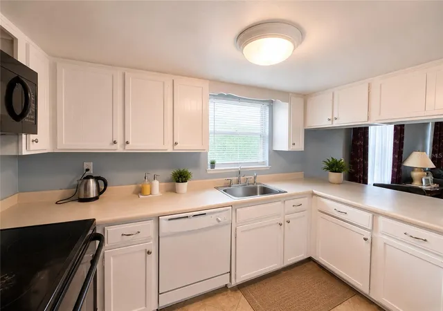 3rd image of 6008 Amberly Ave, ORLANDO, FL 32822