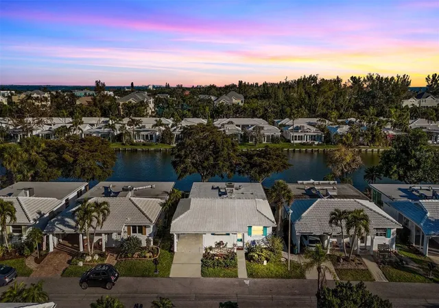 Homes for sale in Longboat Key, FL | 604 Spanish Dr N, Longboat Key, FL 34228 | MLS# A4687282