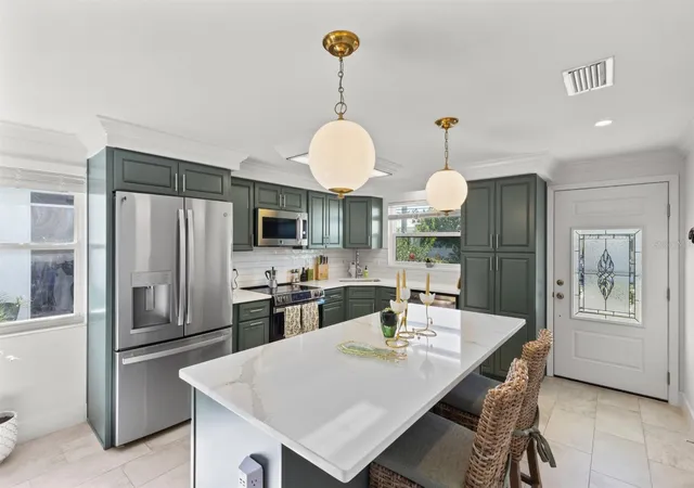 Homes for sale in Longboat Key, FL | 604 Spanish Dr N, Longboat Key, FL 34228 | MLS# A4687282
