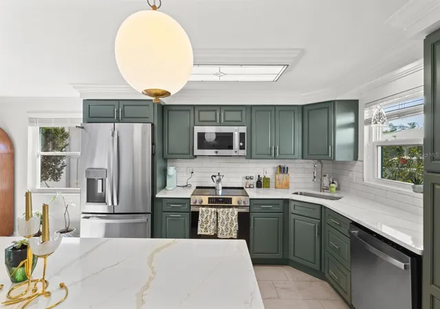 Homes for sale in Longboat Key, FL | 604 Spanish Dr N, Longboat Key, FL 34228 | MLS# A4687282