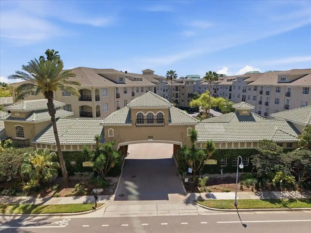 Listing Photo 2 - Condo for sale in 501 Knights Run Ave located at 501 Knights Run Ave, Tampa, FL 33602 - Unit #1320