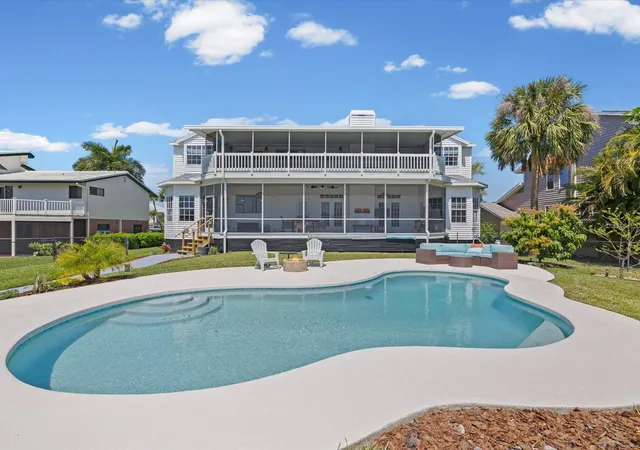 Photo 3 of Single family home for sale at 1414 Deirdre Dr, Ruskin, FL 33570 | MLS# TB8489781 | Listing updated on 2026-09-19