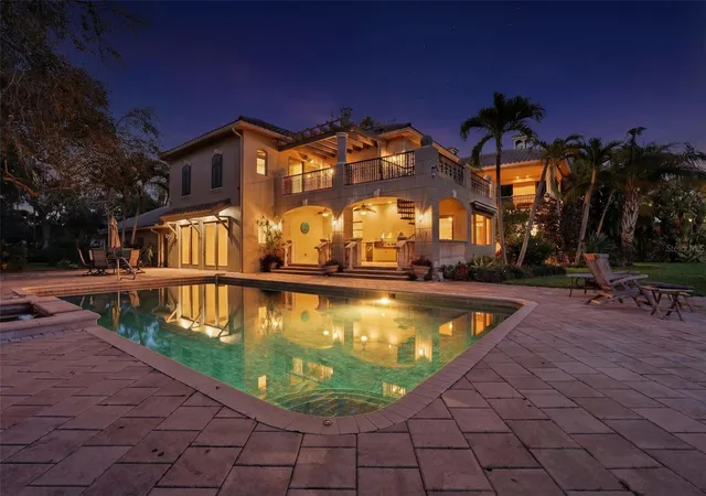 3rd image of 6755 30Th St S, Saint Petersburg, FL 33712 | MLS# TB8489791
