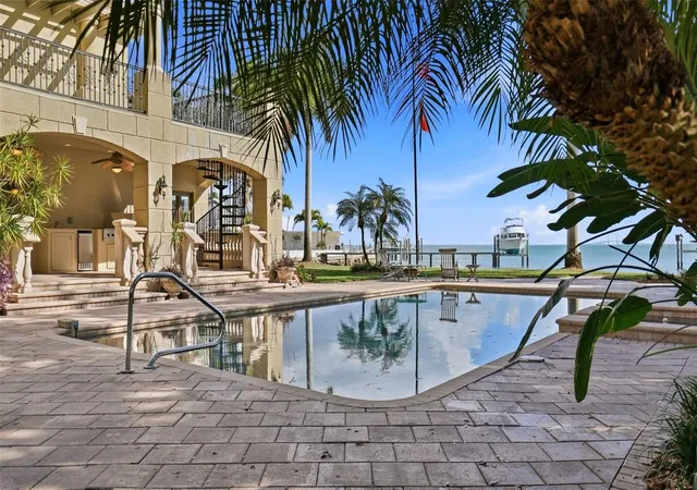 5th image of 6755 30Th St S, Saint Petersburg, FL 33712 | MLS# TB8489791