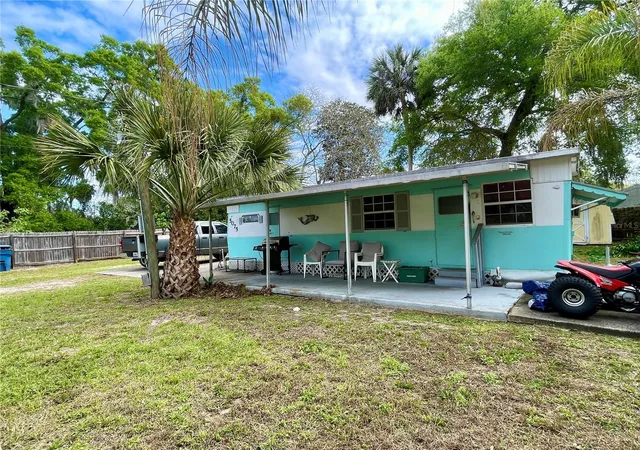 3rd image of 5075 Central Ave, De Leon Springs, FL 32130 | MLS# V4948079
