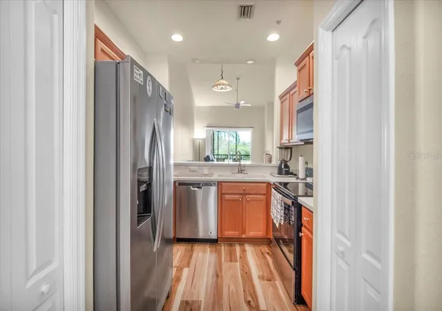 4th image of 1003 Fairwaycove Ln #205, Bradenton, FL 34212 | MLS# A4687352