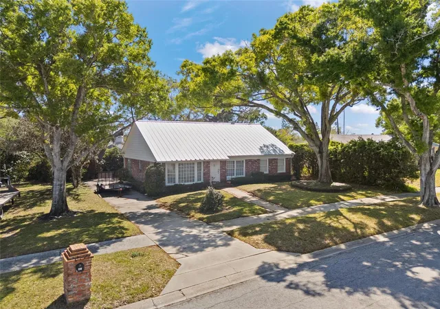 2nd image of 502 Hillcrest Ave, Tarpon Springs, FL 34689 | MLS# W7884179