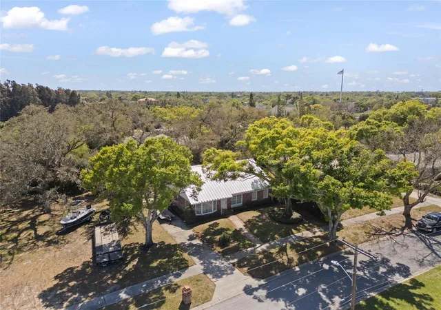 3rd image of 502 Hillcrest Ave, Tarpon Springs, FL 34689 | MLS# W7884179