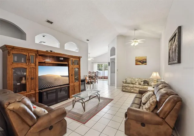 Photo 3 of Single family home for sale at 527 Durango Loop St, Davenport, FL 33897 | MLS# O6393230 | Listing updated on 2026-10-07