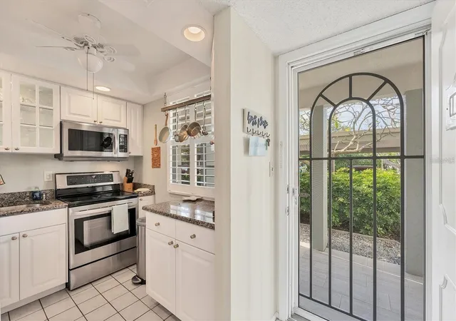 Homes for sale in Longboat Key, FL | 4350 Chatham Dr #106, Longboat Key, FL 34228 | MLS# A4687361