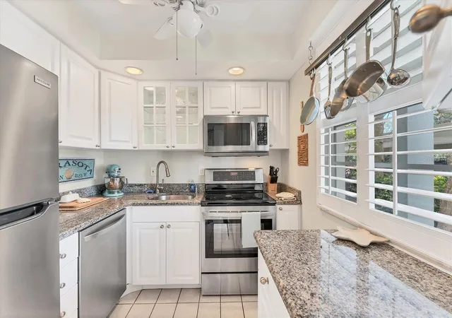 Homes for sale in Longboat Key, FL | 4350 Chatham Dr #106, Longboat Key, FL 34228 | MLS# A4687361