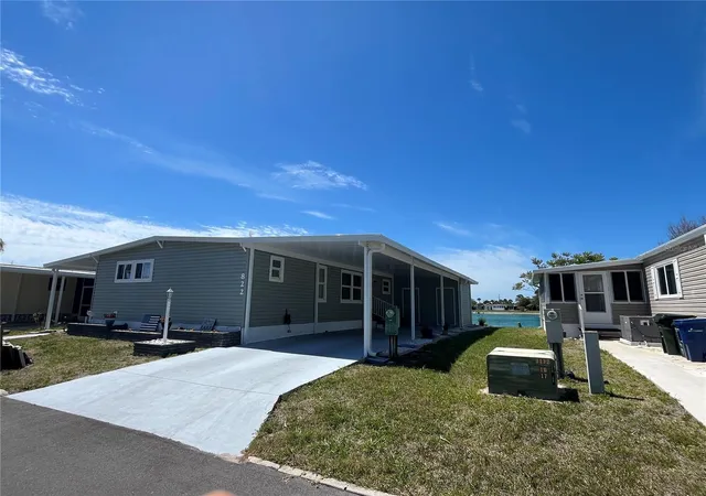 Photo 1 of Manufactured home for sale at 822 Baveno Dr, Venice, FL 34285 | MLS# N6143581 | Listing updated on 2026-04-16