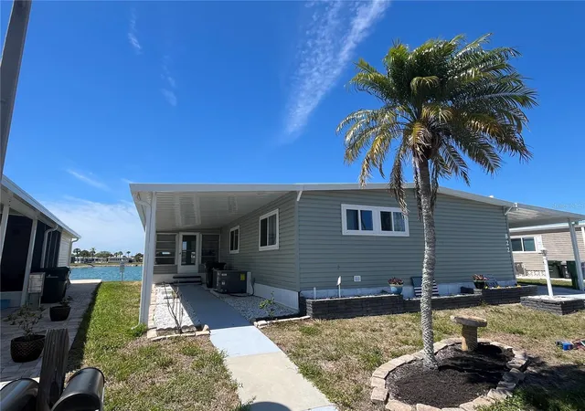 Photo 2 of Manufactured home for sale at 822 Baveno Dr, Venice, FL 34285 | MLS# N6143581 | Listing updated on 2026-04-16
