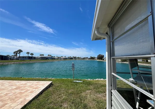 Photo 5 of Manufactured home for sale at 822 Baveno Dr, Venice, FL 34285 | MLS# N6143581 | Listing updated on 2026-04-16