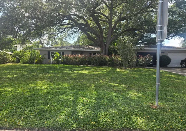 Photo 2 of Single family home for sale at 1704 Cypress Ave, Belleair, FL 33756 | MLS# TB8490017 | Listing updated on 2026-10-07