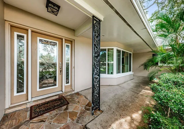 Photo 4 of Single family home for sale at 1704 Cypress Ave, Belleair, FL 33756 | MLS# TB8490017 | Listing updated on 2026-10-07