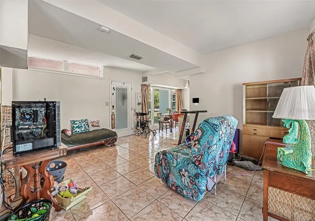 Photo 2 of Single family home for sale at 1431 Hester Dr, Lakeland, FL 33801 | MLS# TB8490030 | Listing updated on 2026-09-24