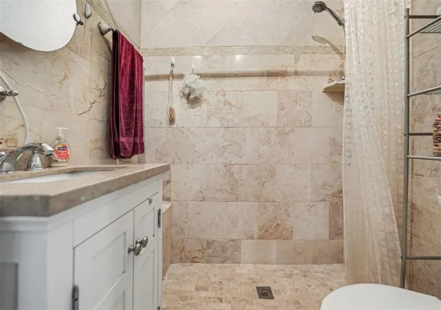 Photo 3 of Single family home for sale at 1431 Hester Dr, Lakeland, FL 33801 | MLS# TB8490030 | Listing updated on 2026-09-24