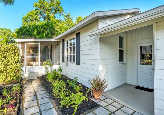 Photo 2 of Single family home for sale at 1317 W Belmar St, Lakeland, FL 33815 | MLS# L4960538 | Listing updated on 2026-08-13