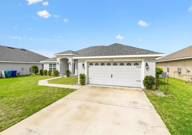 3rd image of 9778 Pepper Tree Pl, Wildwood, FL 34785 | MLS# G5110038