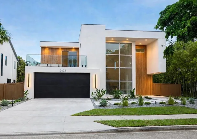 Single family home for sale at 2125 Datura St, SARASOTA, FL 34239 | MLS# A4687380