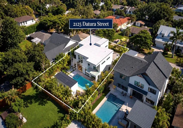Photo 1 of Single family home for sale at 2125 Datura St, Sarasota, FL 34239 | MLS# A4687380 | Listing updated on 2026-10-06