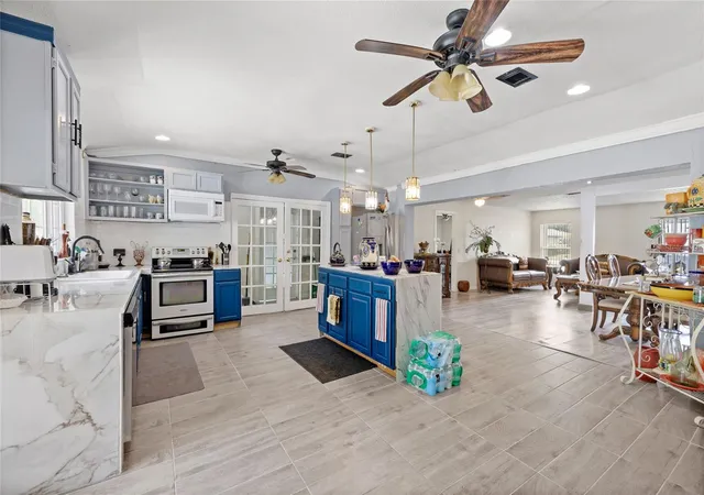 Photo 3 of Single family home for sale at 7033 Tallowtree Ln, Orlando, FL 32835 | MLS# O6393318 | Listing updated on 2026-09-16