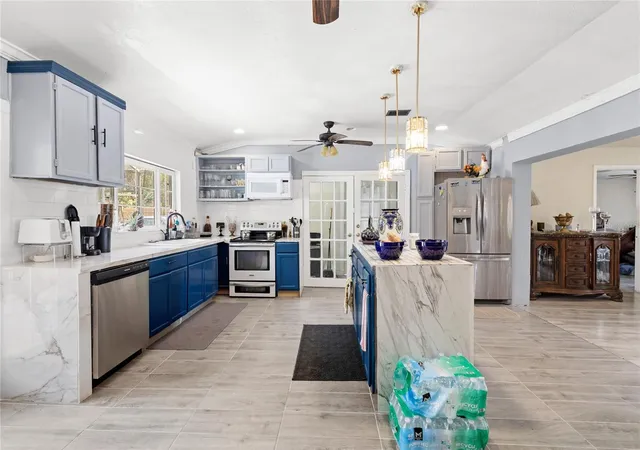 Photo 4 of Single family home for sale at 7033 Tallowtree Ln, Orlando, FL 32835 | MLS# O6393318 | Listing updated on 2026-09-16