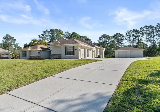 5th image of 10130 Lazy Days Ct, Weeki Wachee, FL 34613 | MLS# A4687393