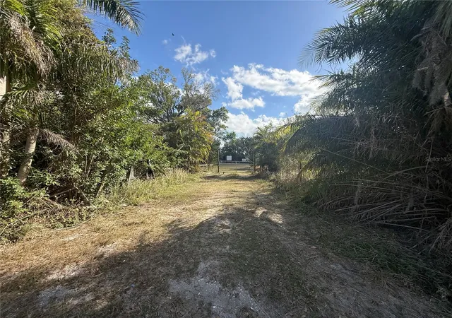 4th image of 11959 Moccasin Wallow Rd, Parrish, FL 34219 | MLS# A4687396