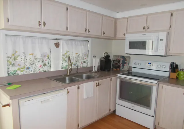 Photo 3 of Manufactured home for sale at 5004 Palena Blvd, North Port, FL 34287 | MLS# C7523891 | Listing updated on 2026-05-22