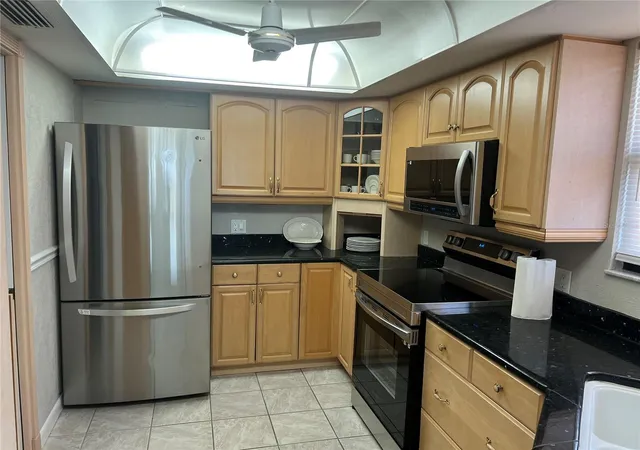 4th image of 4260 Se 20Th Pl #801, Cape Coral, FL 33904 | MLS# A4687432