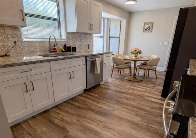 Photo 2 of Sale Pending at 1413 Sandalwood Dr, Plant City, FL 33563 | MLS# L4960565 | Listing updated on 2026-08-25