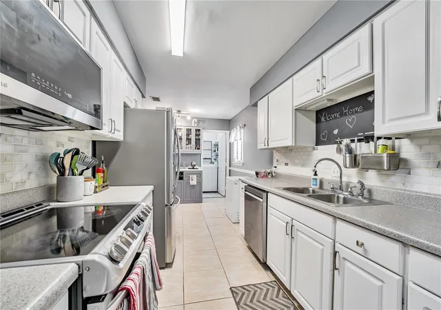 Photo 4 of Townhouse for sale at 701 Saint Michael Ln, Altamonte Springs, FL 32714 | MLS# O6393489 | Listing updated on 2026-10-05
