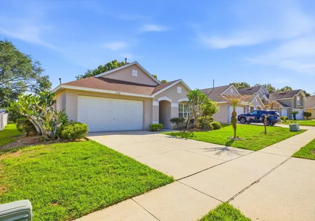 Homes for sale in Clermont, FL | 15702 Bay Vista Dr, Clermont, FL 34714 | MLS# G5110077