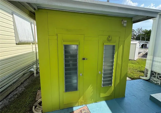 Photo 4 of Manufactured home for sale at 1704 Pennsylvania Ave, Bradenton, FL 34207 | MLS# A4687446 | Listing updated on 2026-09-20