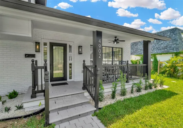 Homes for sale in Tampa, FL | 4902 W San Rafael St, Tampa, FL 33629 | MLS# TB8490321