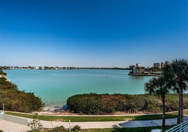Listing Photo 4 - Condo for sale in building located at 7979 Sailboat Key Blvd S, South Pasadena, FL 33707 - Unit #205
