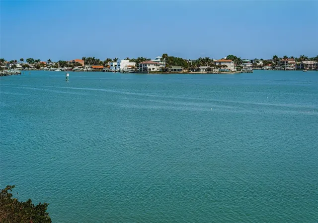 Listing Photo 5 - Condo for sale in building located at 7979 Sailboat Key Blvd S, South Pasadena, FL 33707 - Unit #205