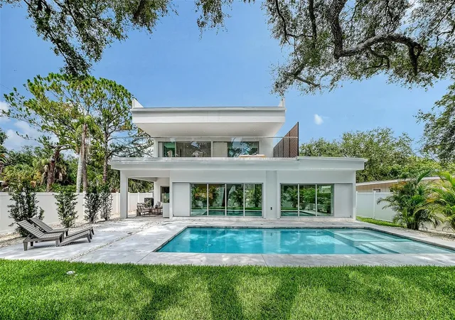 Photo 3 of Single family home for sale at 2050 Euclid Ter, Sarasota, FL 34239 | MLS# A4687473 | Listing updated on 2026-10-08