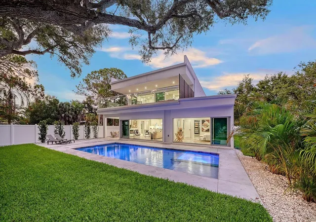 Photo 1 of Single family home for sale at 2050 Euclid Ter, Sarasota, FL 34239 | MLS# A4687473 | Listing updated on 2026-10-08
