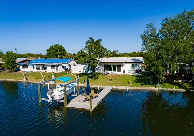4th image of 9298 Sun Isle Dr Ne, Saint Petersburg, FL 33702 | MLS# TB8490371